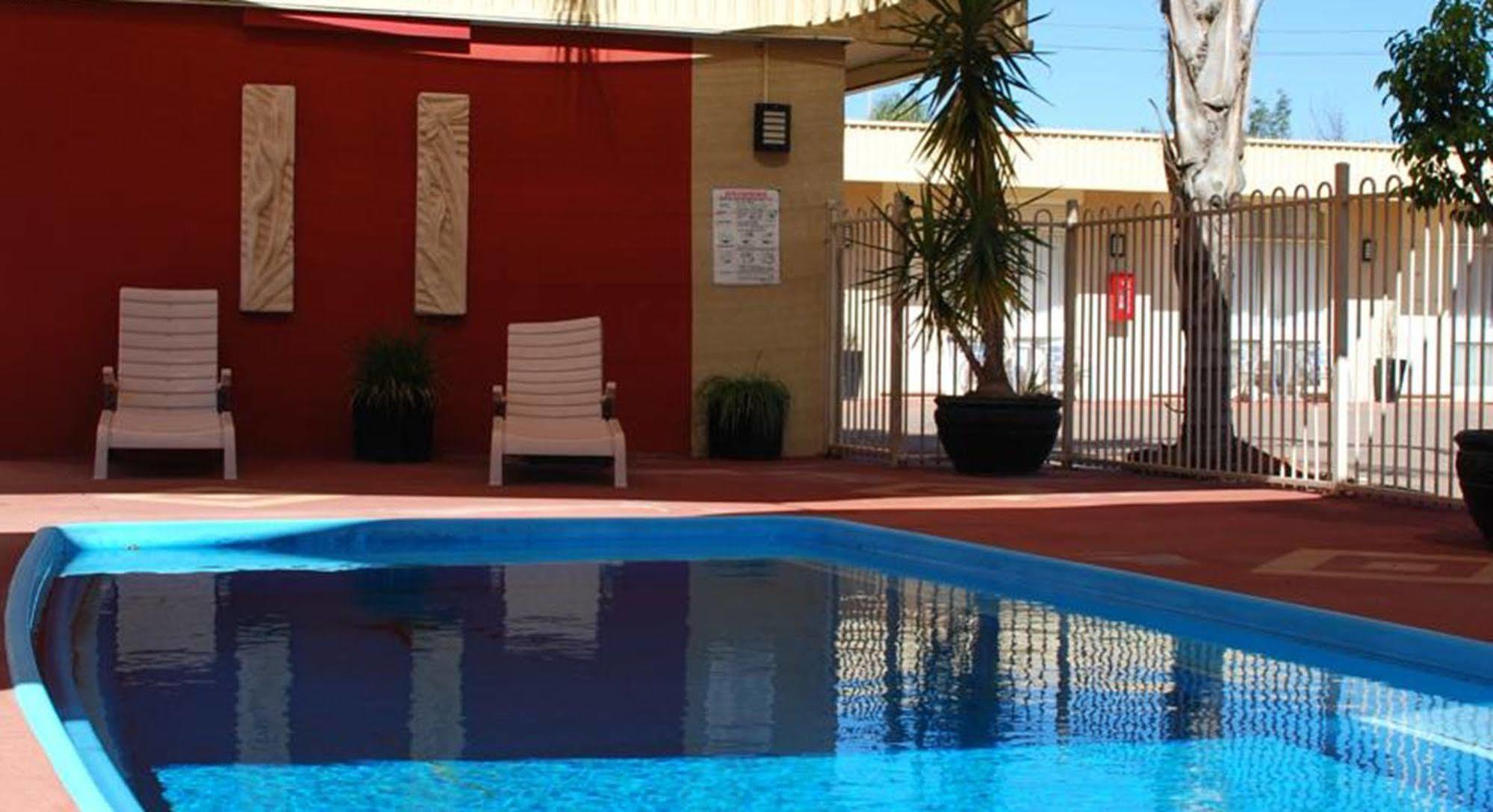 Desert Sand Motor Inn Брокен-Гілл Екстер'єр фото